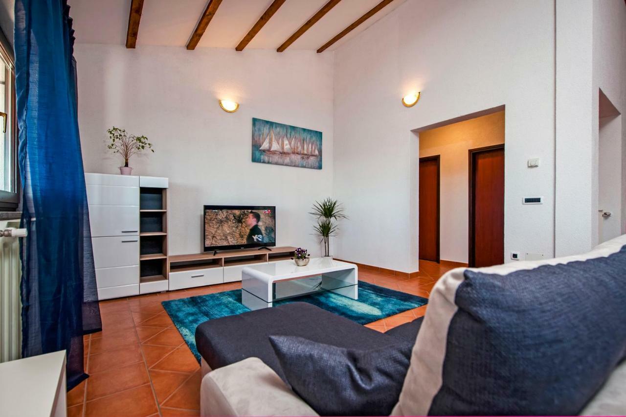 Apartment Bora Ровинь Экстерьер фото