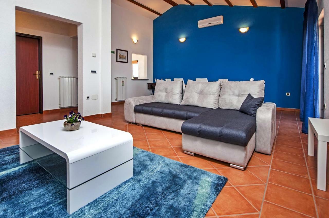 Apartment Bora Ровинь Экстерьер фото