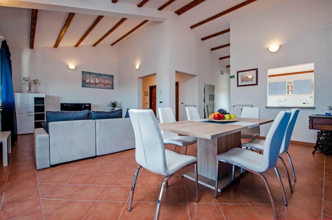 Apartment Bora Ровинь Экстерьер фото
