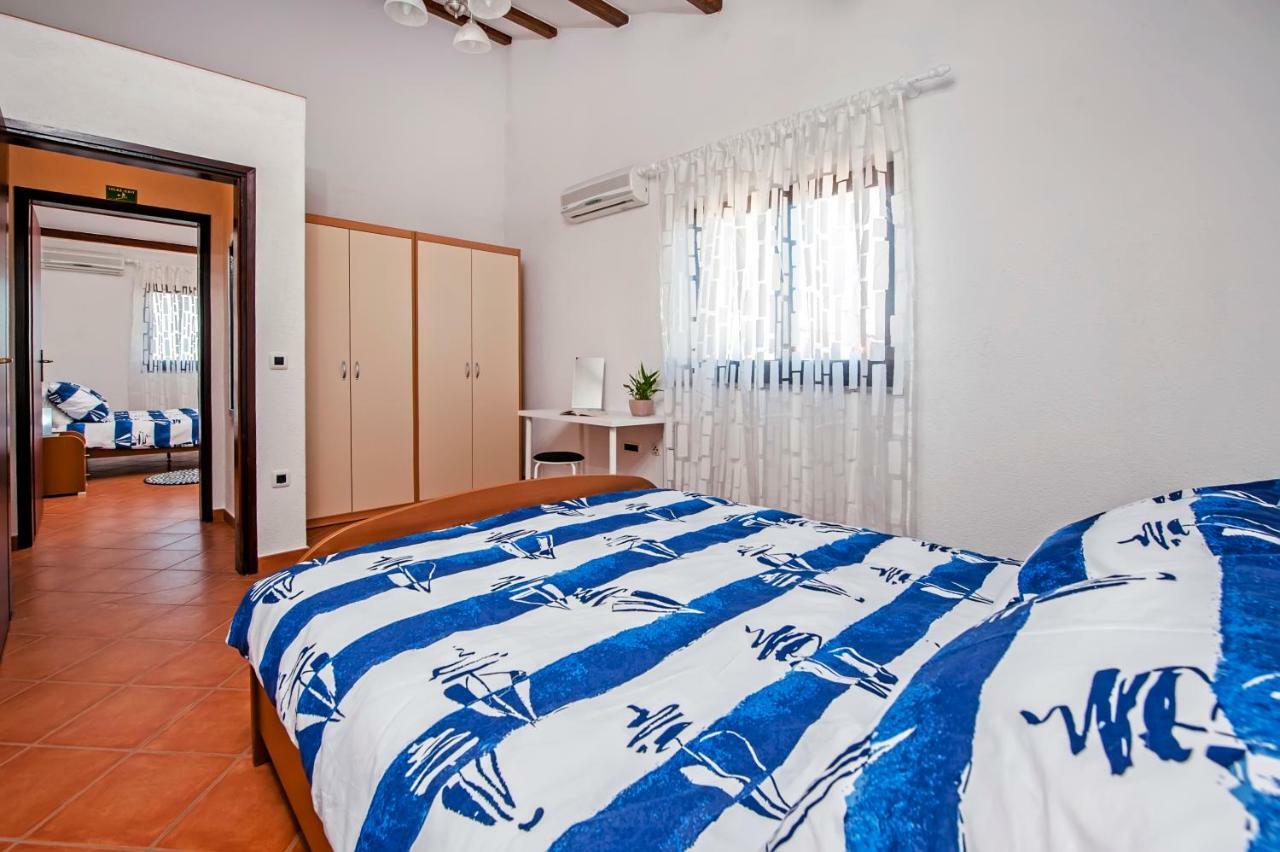 Apartment Bora Ровинь Экстерьер фото