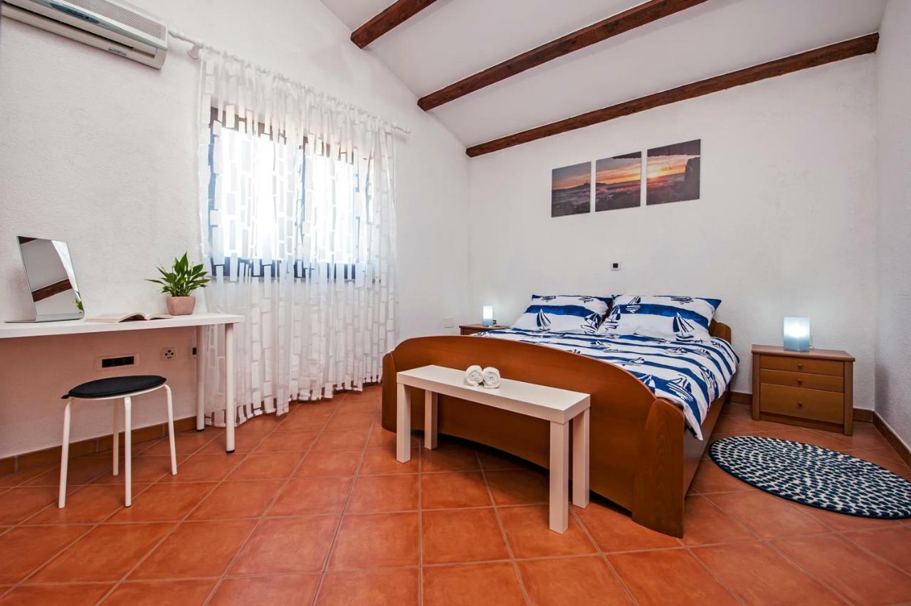 Apartment Bora Ровинь Экстерьер фото