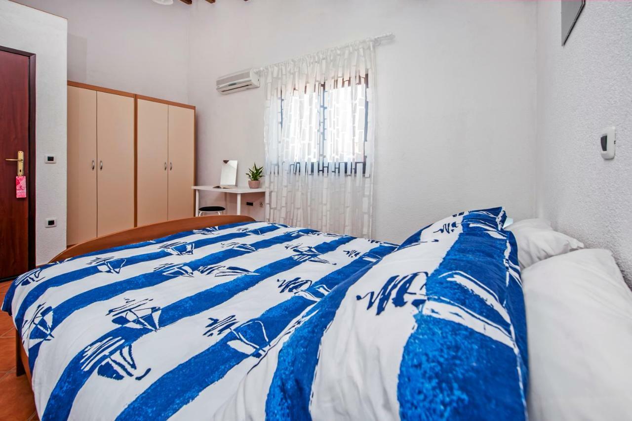 Apartment Bora Ровинь Экстерьер фото